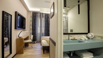 Superior Double Room | Minibar, in-room safe, soundproofing, WiFi (free)