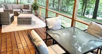 Dreamy Cottage Getaway w/ Sunset Lakeview