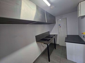 電子レンジ、環境にやさしい洗剤、繰り返し使えるコーヒー / 紅茶フィルター