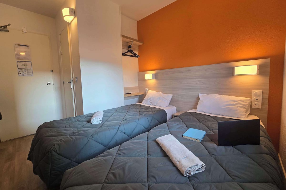 Standard Room, 2 Twin Beds | Bed sheets