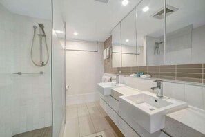 Cots/infant beds - Salt Yeppoon (Yeppoon)