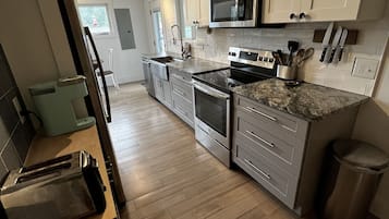 KylskÄp, mikrovÄgsugn, ugn och spishÀll