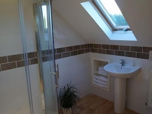 Casa de campo, baño compartido (for up to 10 people) | Baño