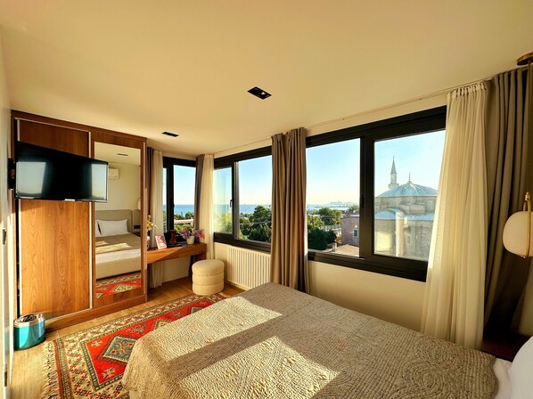 Luxury Quadruple Room, 1 Bedroom, Terrace, Sea View | Free minibar items, desk, free WiFi, bed sheets - Sultan Pier Hotel (Istanbul)