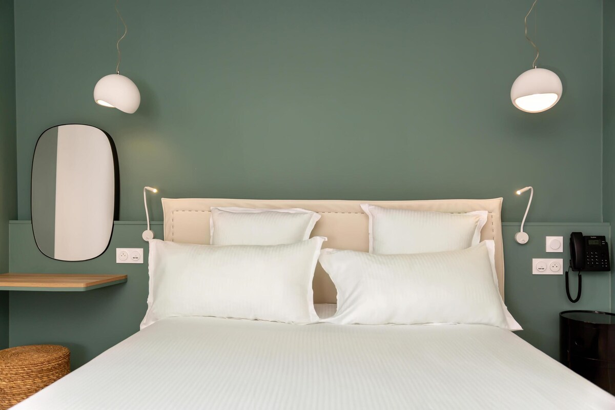 Rom – superior, 1 queensize-seng | Sengetøy av topp kvalitet, senger med overmadrass og minibar