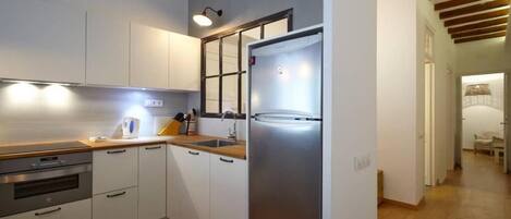 Réfrigérateur, micro-ondes, lave-vaisselle, cafetière/bouilloire