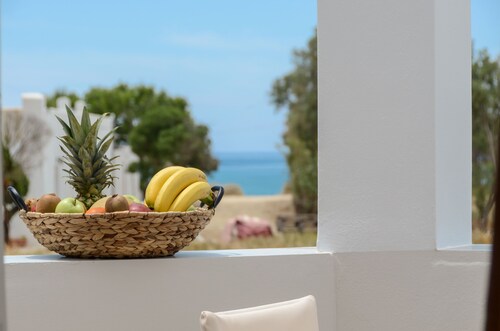 Superior Garden & Sea View Apartment