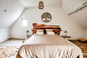 1 bedroom, in-room safe, iron/ironing board, travel cot