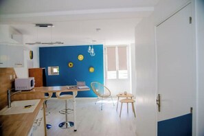Frigorífic, microones, forn i placa de cuina