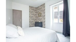 2 chambres, coffres-forts dans les chambres, fer et planche Ă repasser