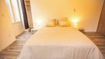 2 chambres, coffres-forts dans les chambres, fer et planche Ă repasser