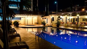 2 piscinas al aire libre