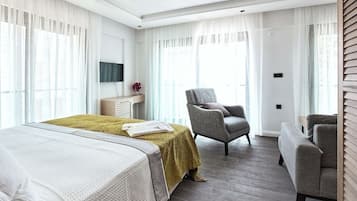 Chambre Deluxe | Draps en coton égyptien, literie de qualité supérieure, minibar