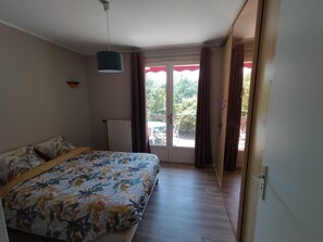 3 bedrooms, iron/ironing board, free WiFi, bed sheets - Quiet house (Marin)