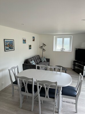 Dining - APARTMENT "ILE BONO" WITH GARDEN, 800 ml BEACH (Perros-Guirec)
