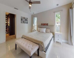 3 bedrooms, desk, iron/ironing board, free WiFi