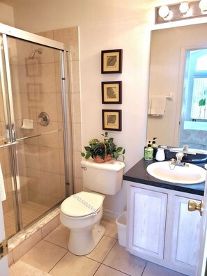 Combined shower/tub, hair dryer, towels, soap