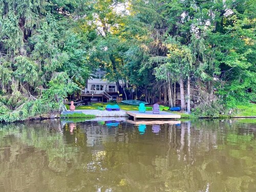Arrowhead - Lakefront, Hot Tub, firepit, Beach and AC