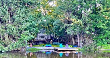 Arrowhead - Lakefront, Hot Tub, firepit, Beach and AC