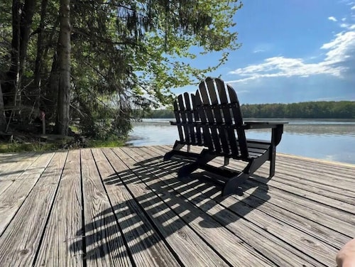 Arrowhead - Lakefront, Hot Tub, firepit, Beach and AC