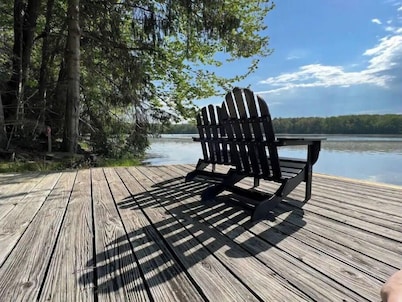 Arrowhead - Lakefront, Hot Tub, firepit, Beach and AC