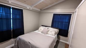 1 habitación, tabla de planchar con plancha, wifi gratis y ropa de cama