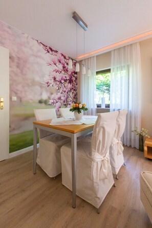 Dining - Exclusive vacation home in the Dichterviertel (Brück)