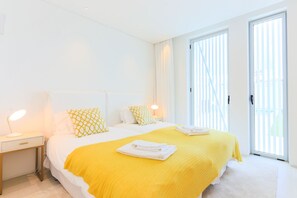 4 bedrooms, iron/ironing board, free WiFi, bed sheets