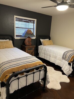 4 bedrooms, WiFi, bed sheets