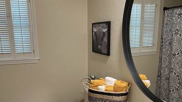 Kombination af bruser/badekar, boblebadekar, håndklæder, Sæbe