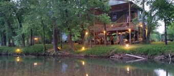 Mama Bears Cozy Creekside Cabin at Up The Creek