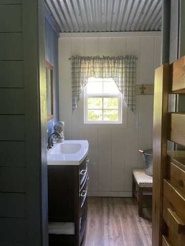 Mama Bears Cozy Creekside Cabin at Up The Creek