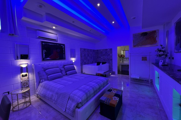 Condo luxo | Cortinas blackout, quartos à prova de som, Wi-Fi de cortesia