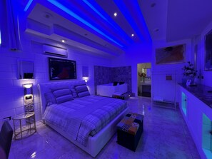 Deluxe Condo | Blackout drapes, soundproofing, free WiFi, bed sheets - GianLuis Luxury Suites (Fasano)