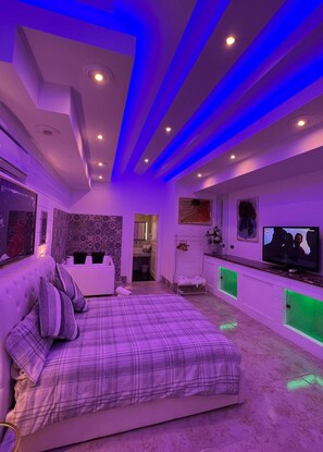 Deluxe Condo | Blackout drapes, soundproofing, free WiFi, bed sheets - GianLuis Luxury Suites (Fasano)