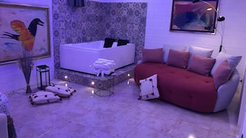 Luxury Apartment | Private spa tub