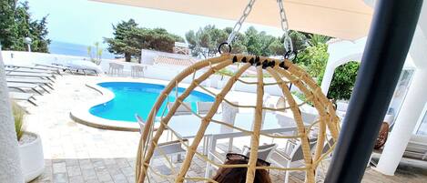 Utendørsbasseng og et oppvarmet basseng