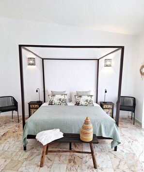 4 bedrooms, in-room safe, iron/ironing board, free WiFi - Luxurious 4 bedroom villa with heated pool and beautiful ocean view in Salema (Salema)