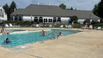 Piscina coperta, piscina all'aperto