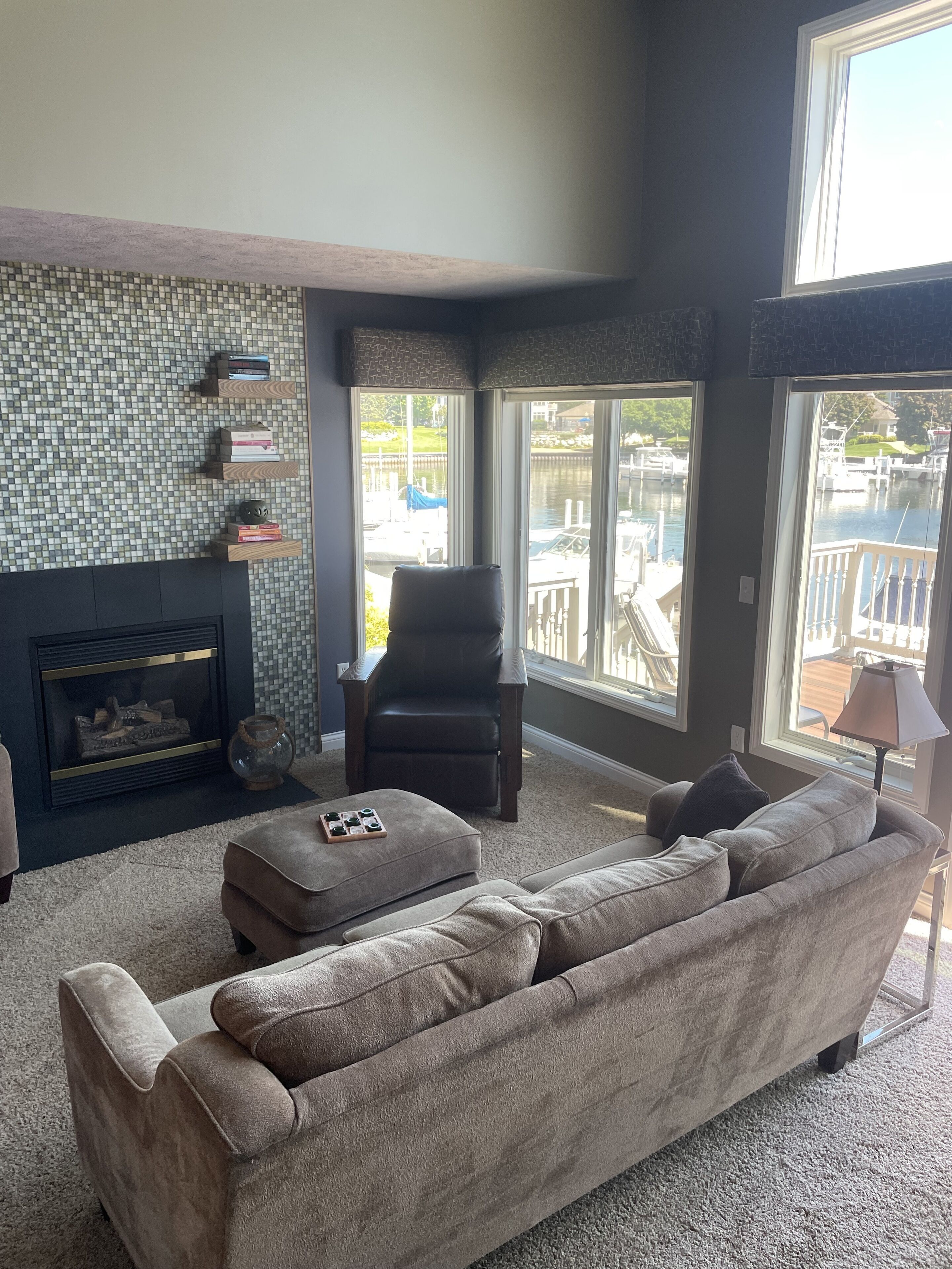 Smart TV, fireplace, books