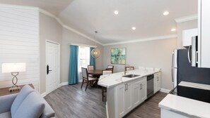 Interior - Nice 1 Bedroom with Kitchen on Table Rock Lake (Hollister)