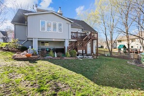Exterior - Family and Large Group Friendly Suburb Home! (Overland Park)