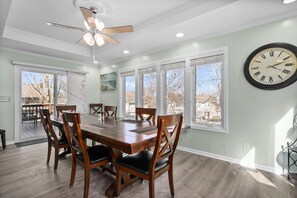 Dining - Family and Large Group Friendly Suburb Home! (Overland Park)