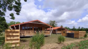 Comfort Cabin | 2 bedrooms, soundproofing, free WiFi