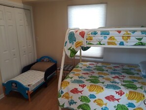 5 dormitorios, tabla de planchar con plancha, wifi gratis y ropa de cama