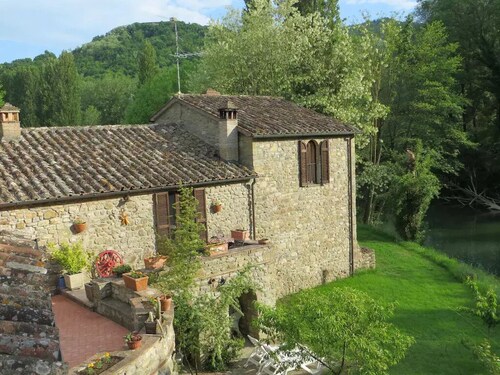 Rustikale Villa mit Pool direkt am Tiber gelegen