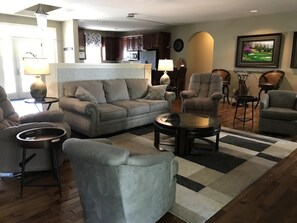 Smart TV, fireplace, DVD player, books - Great Private Villa with ideal Branson Location (Branson)