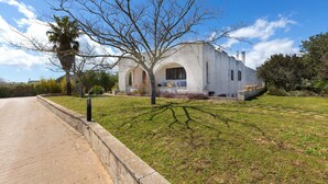 A building with a modern architectural style, featuring a large arched entrance and a flat roof. - 2947 Aia del Convento by BarbarHouse (Marittima)