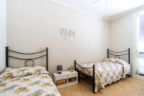 2 chambres, fer et planche Ă repasser