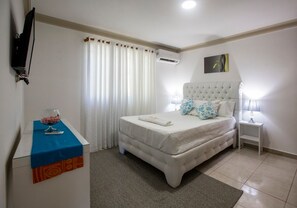 1 Schlafzimmer, Zimmersafe, Bügeleisen/Bügelbrett, Reisekinderbett